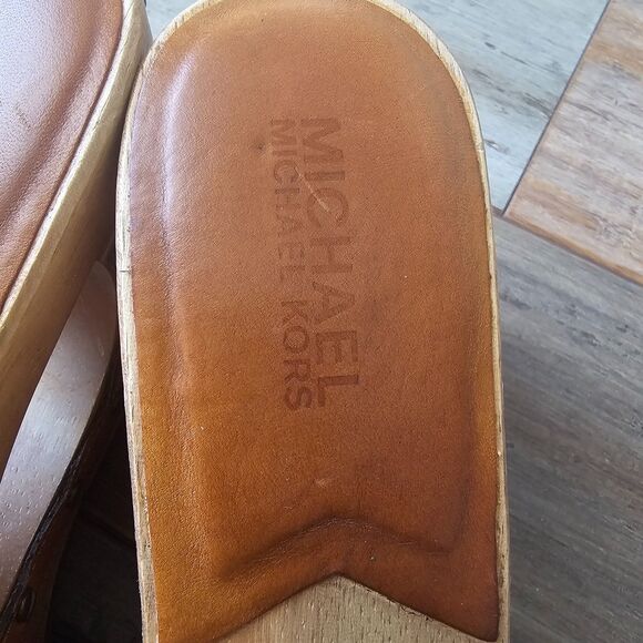MICHAEL Kors Brown Leather Studded Wooden Wedge Mules Clogs Sandals US 8.5M - Picture 3 of 10